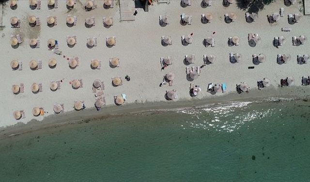 Emekliye Tatil Müjdesi! Halk Plajlarında Şezlong ve Şemsiye Ücretsiz Olacak