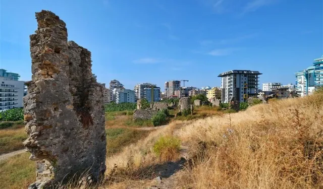 Antalya'nın Tarihi Mirası Tehlikede: Naula Antik Kenti Şehirleşme Kurbanı Oluyor