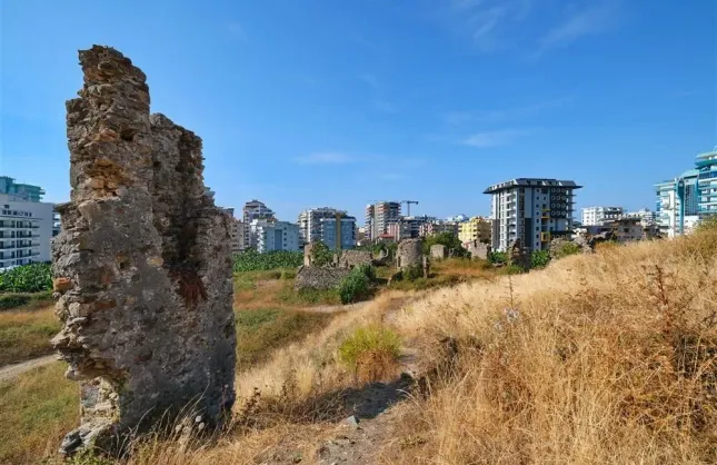 Antalya'nın Tarihi Mirası Tehlikede: Naula Antik Kenti Şehirleşme Kurbanı Oluyor