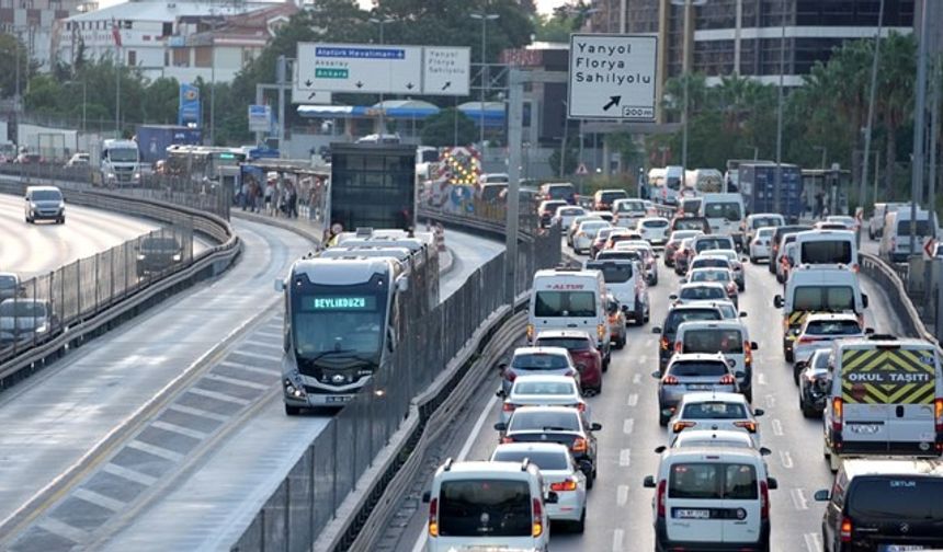 Metrobüs Hattında Beşyol Durağı Kapanıyor, Trafik Yoğunluğu Artıyor